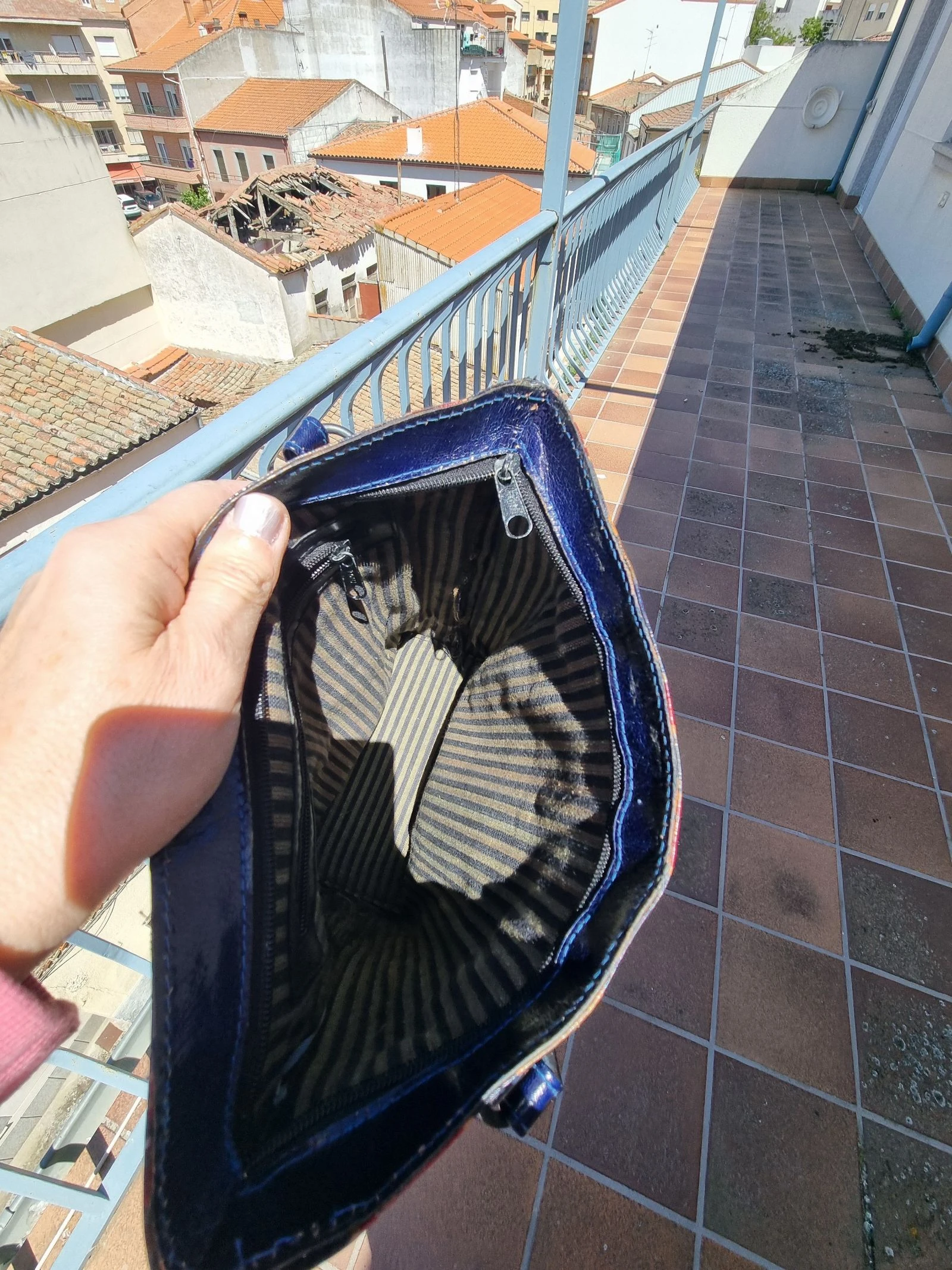Bolso azul con estampado de cuadros hecho a mano. – photo 4